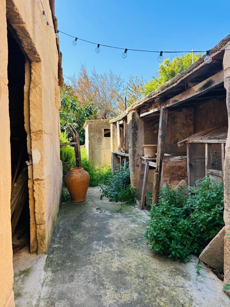 4 bedroom Townhouse for sale in Porreres with pool - € 398,000 (Ref: 9723619)