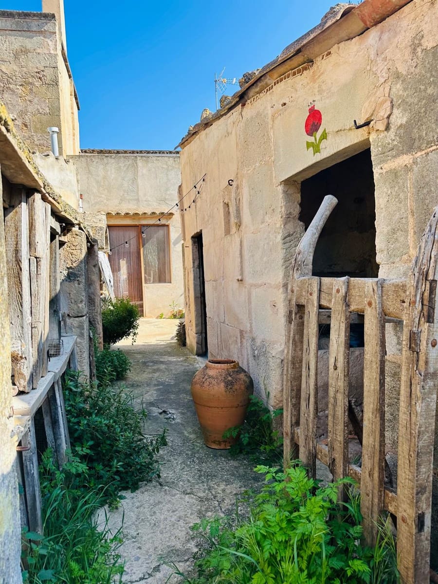 4 bedroom Townhouse for sale in Porreres with pool - € 398,000 (Ref: 9723619)