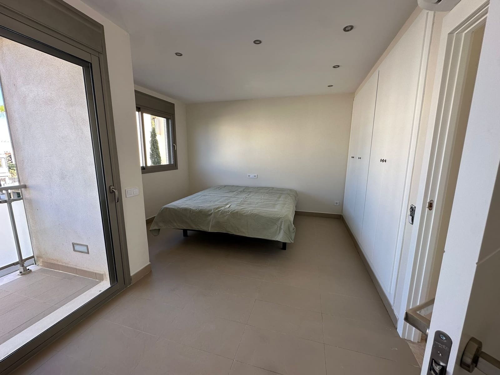 4 bedroom Townhouse for rent in Portocolom with pool garage - € 2,500 (Ref: 9759378)