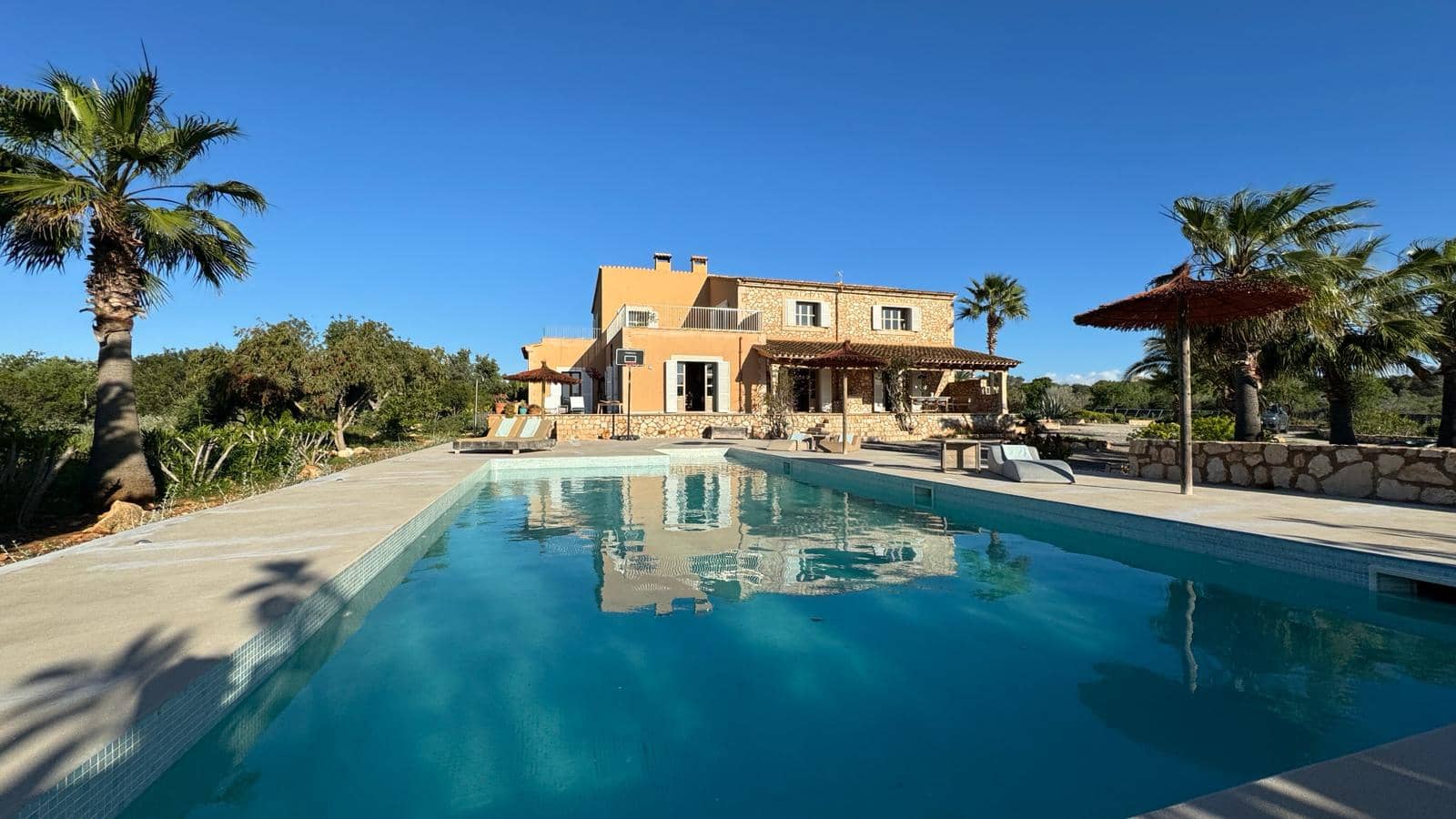 5 soverom Finca/Herregård til salgs i Portocolom med svømmebasseng garasje - € 3 800 000 (Ref: 9934901)