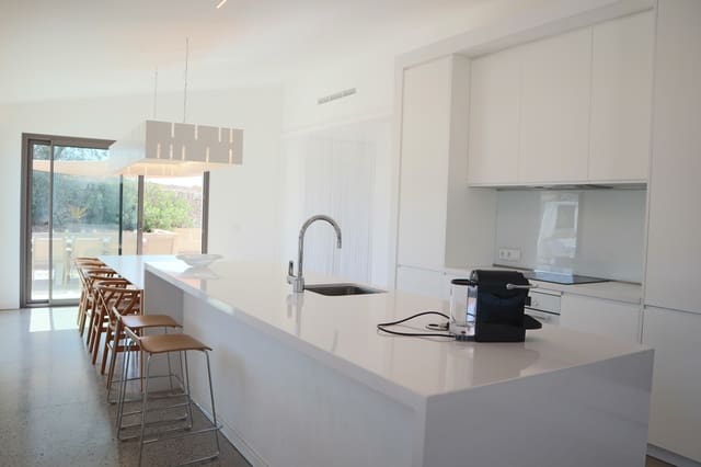 4 soverom Finca/Herregård til leie i Petra med svømmebasseng garasje - € 3 000 (Ref: 9994481)