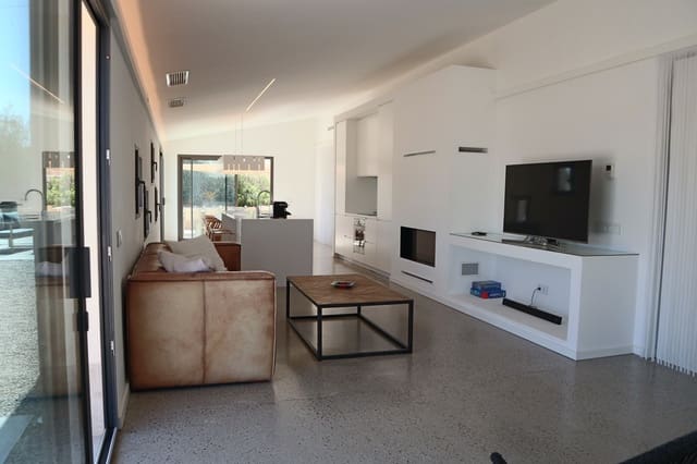 4 soverom Finca/Herregård til leie i Petra med svømmebasseng garasje - € 3 000 (Ref: 9994481)