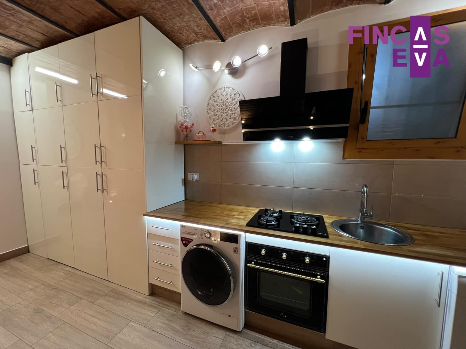 2 slaapkamer Flat te koop in Barcelona stad - € 394.000 (Ref: 10035923)