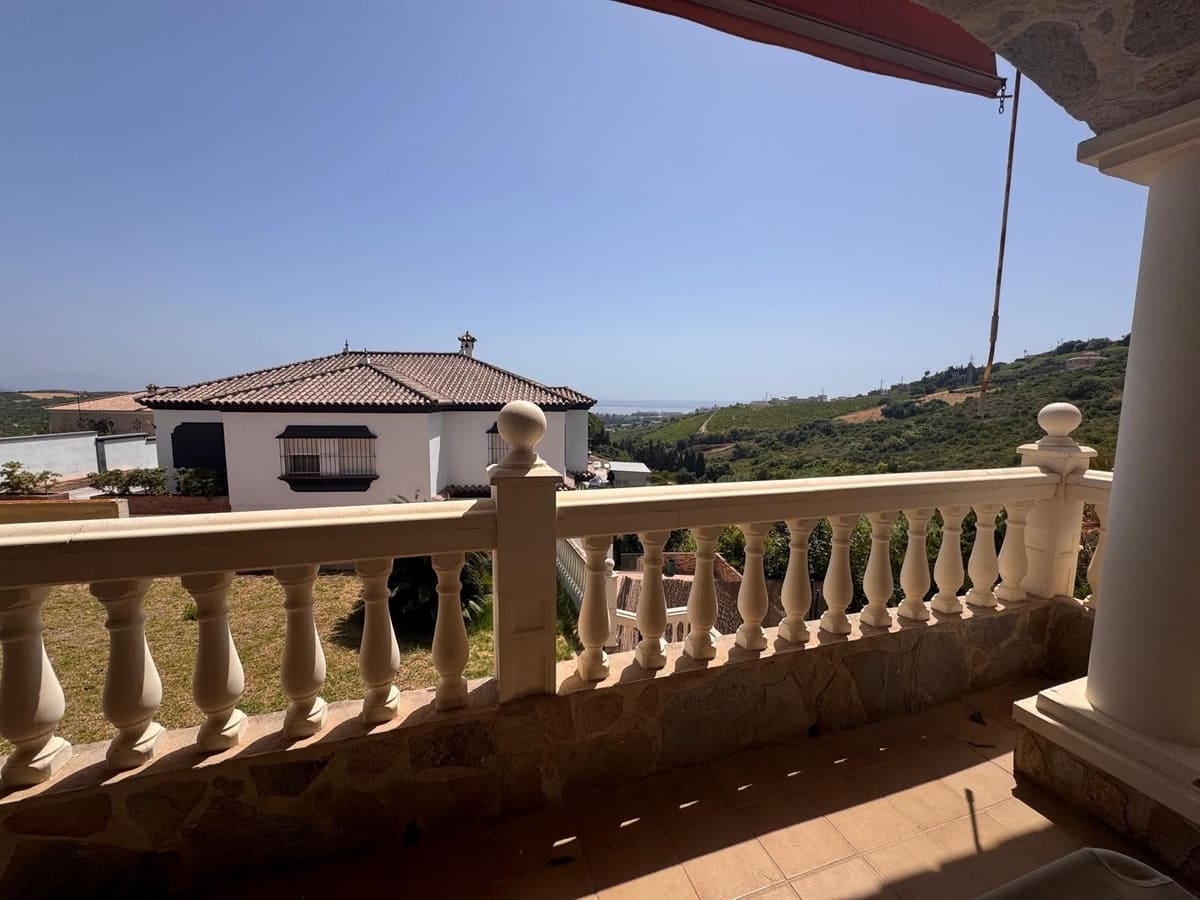 5 Zimmer Villa zu verkaufen in Manilva mit Garage - 895.000 € (Ref: 10043435)