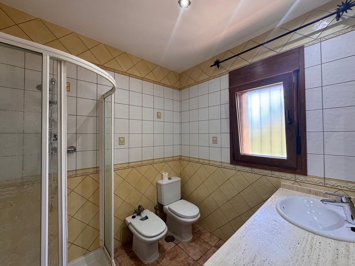 5 Zimmer Villa zu verkaufen in Manilva mit Garage - 895.000 € (Ref: 10043435)