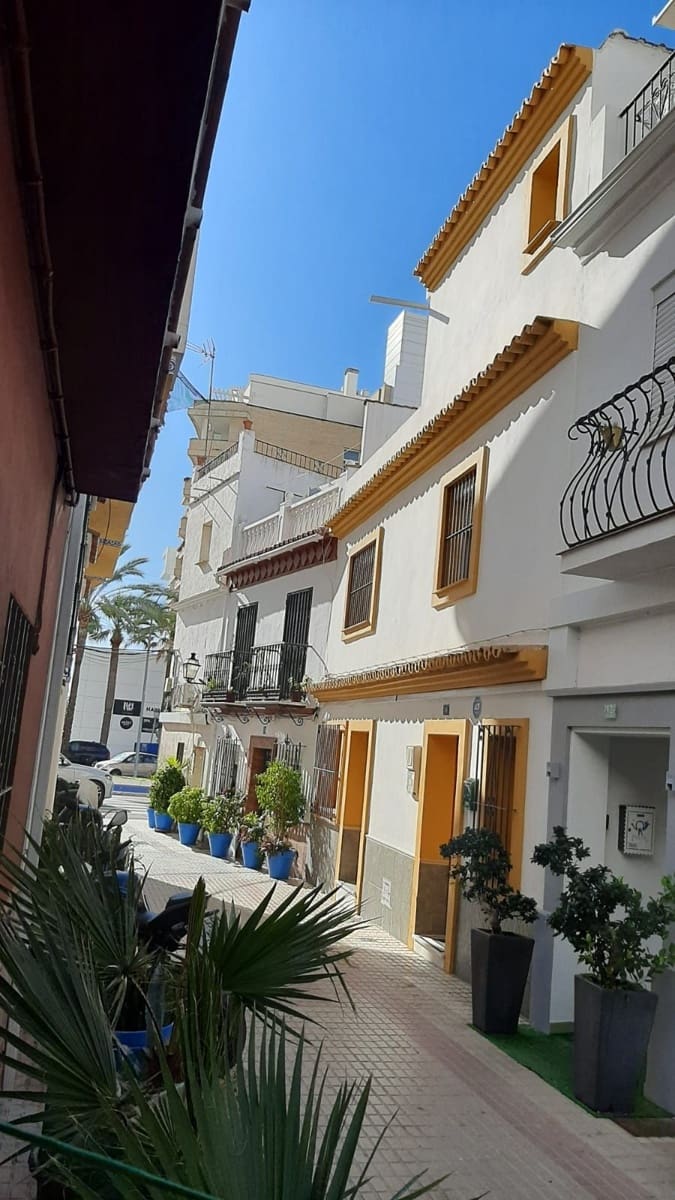 7 quarto Moradia para venda em Marbella - 798 500 € (Ref: 10043448)