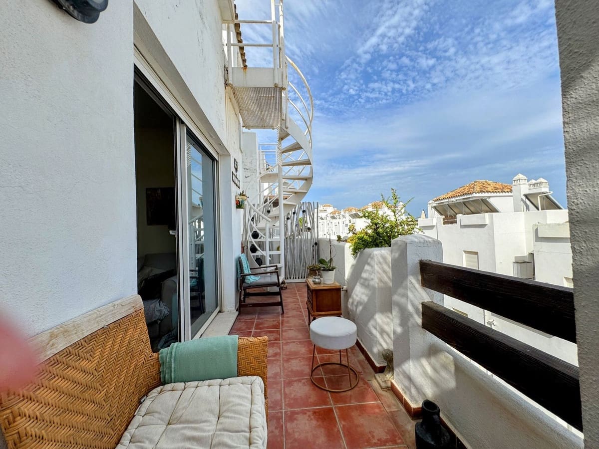Piso de 2 habitaciones en Estepona en venta con garaje - 299.000 € (Ref: 10043551)