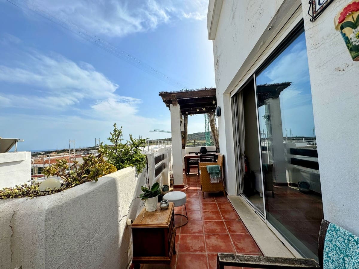 Piso de 2 habitaciones en Estepona en venta con garaje - 299.000 € (Ref: 10043551)