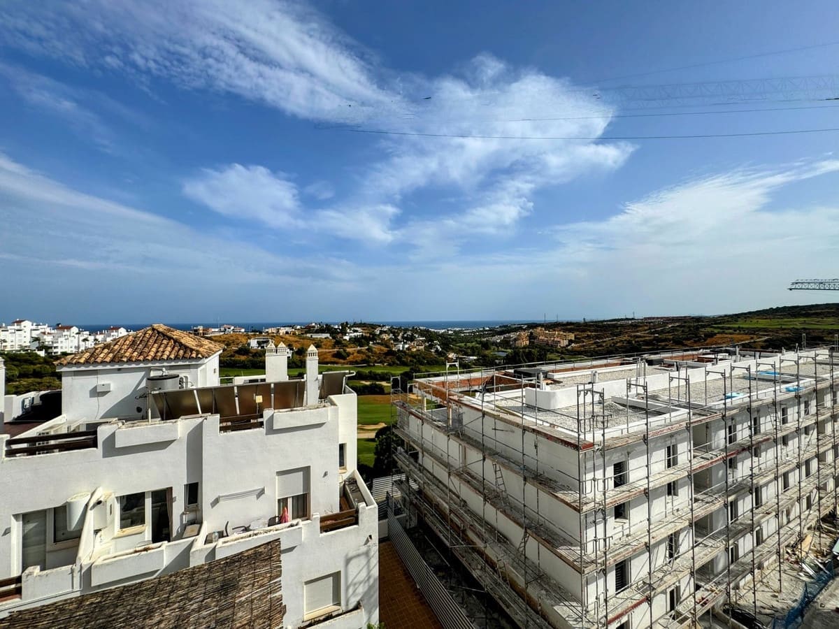 Piso de 2 habitaciones en Estepona en venta con garaje - 299.000 € (Ref: 10043551)
