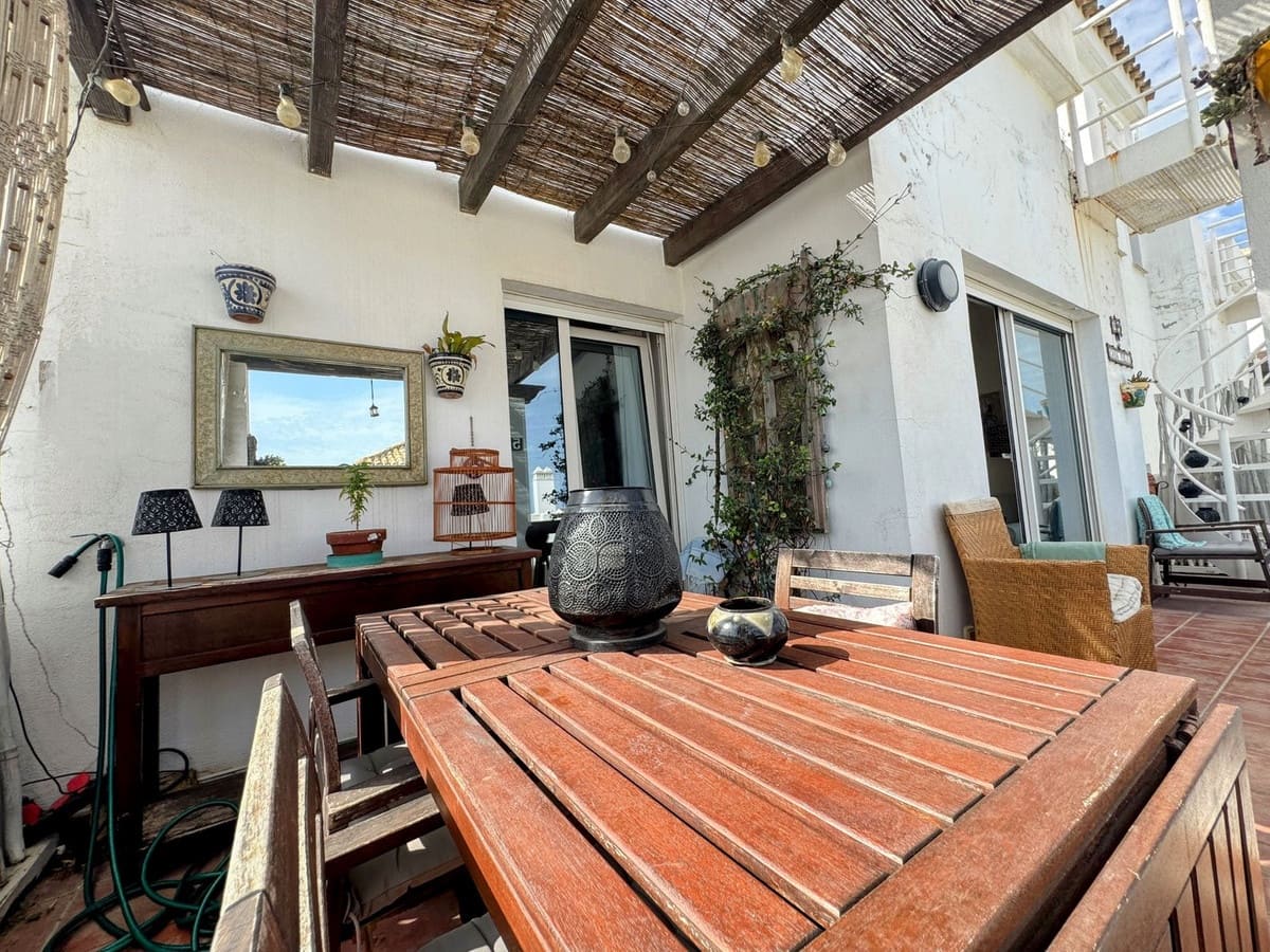 Piso de 2 habitaciones en Estepona en venta con garaje - 299.000 € (Ref: 10043551)