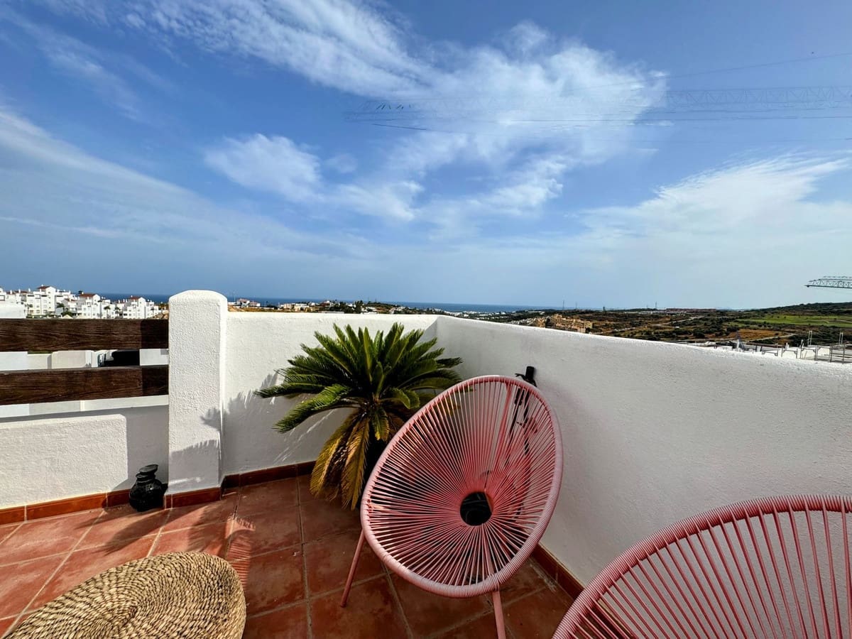 Piso de 2 habitaciones en Estepona en venta con garaje - 299.000 € (Ref: 10043551)