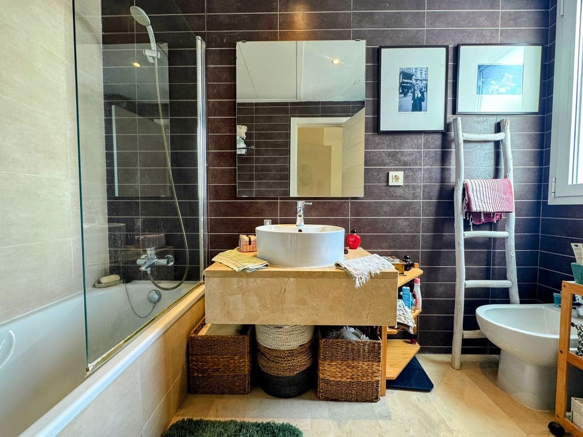 Piso de 2 habitaciones en Estepona en venta con garaje - 299.000 € (Ref: 10043551)