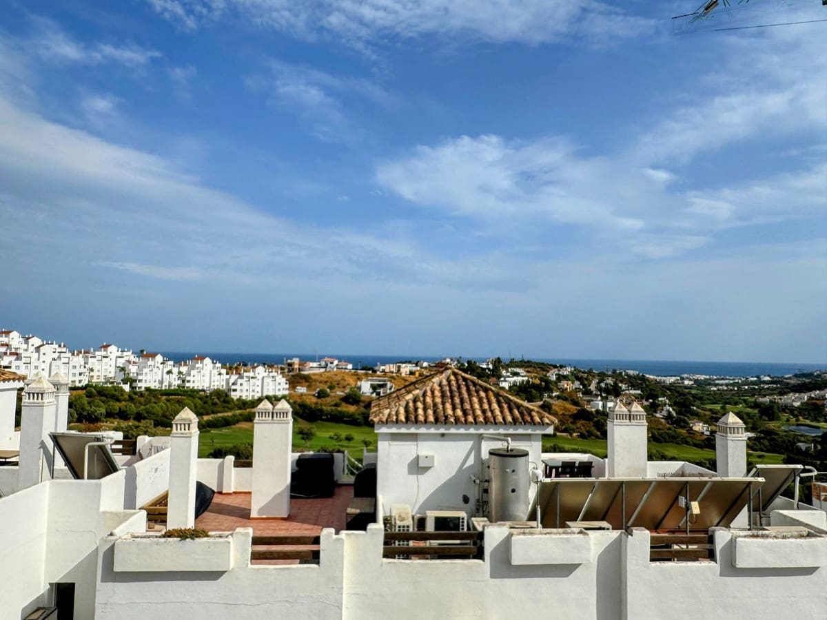 Piso de 2 habitaciones en Estepona en venta con garaje - 299.000 € (Ref: 10043551)