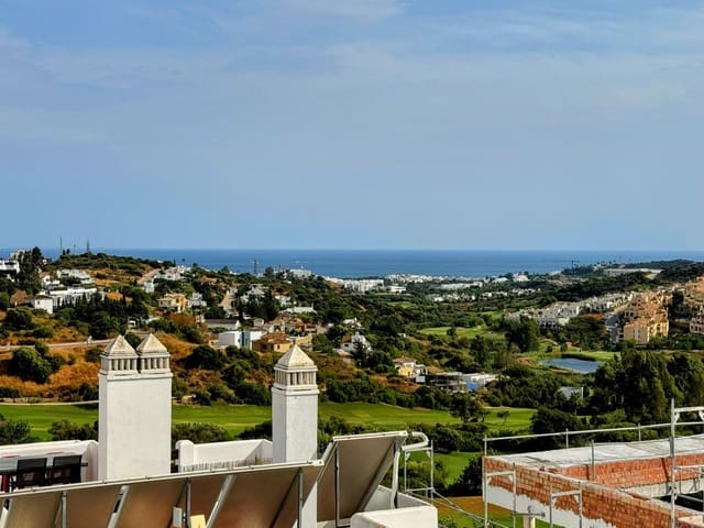 Piso de 2 habitaciones en Centro, Estepona en venta con garaje - 299.000 € (Ref: 10043551)
