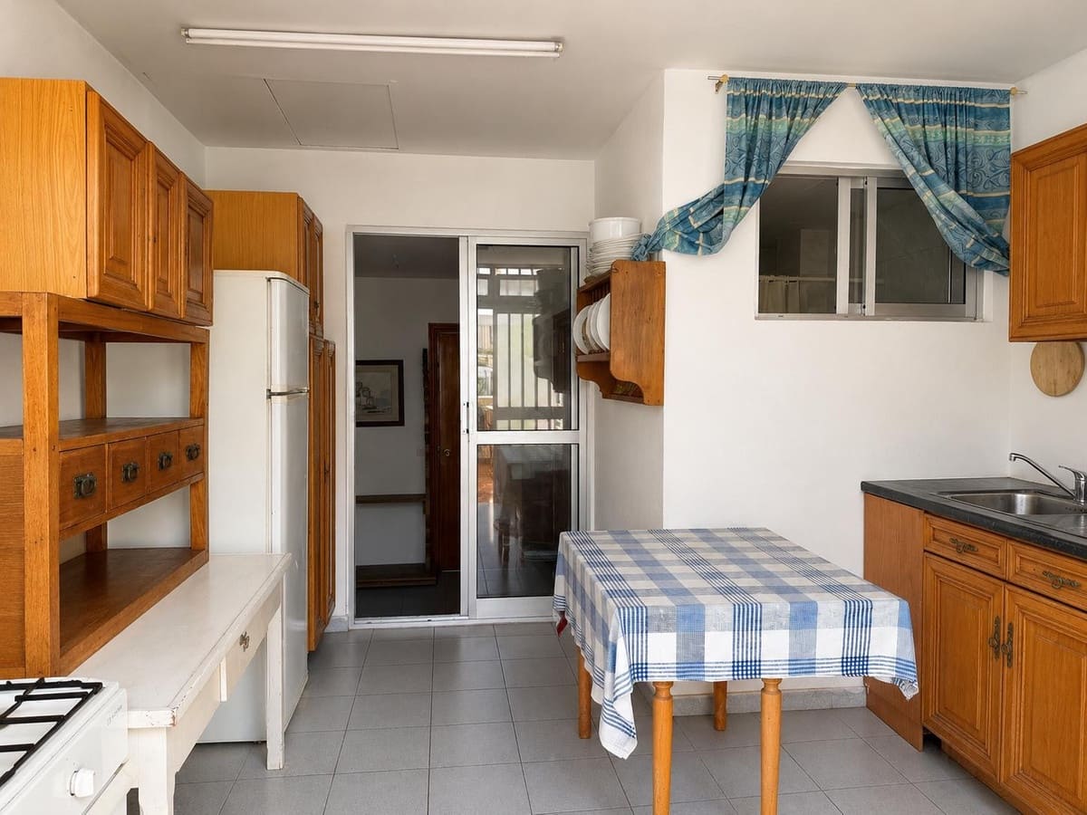 6 quarto Moradia para venda em Marbella com garagem - 550 000 € (Ref: 10043552)