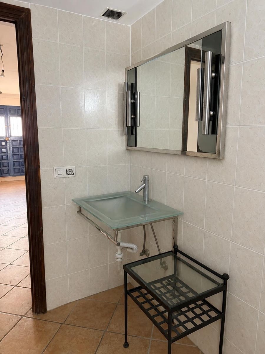 6 quarto Moradia para venda em Marbella com garagem - 550 000 € (Ref: 10043552)