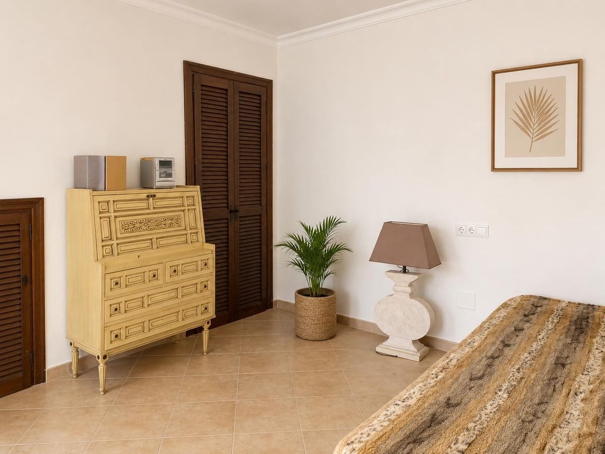 6 quarto Moradia para venda em Marbella com garagem - 550 000 € (Ref: 10043552)