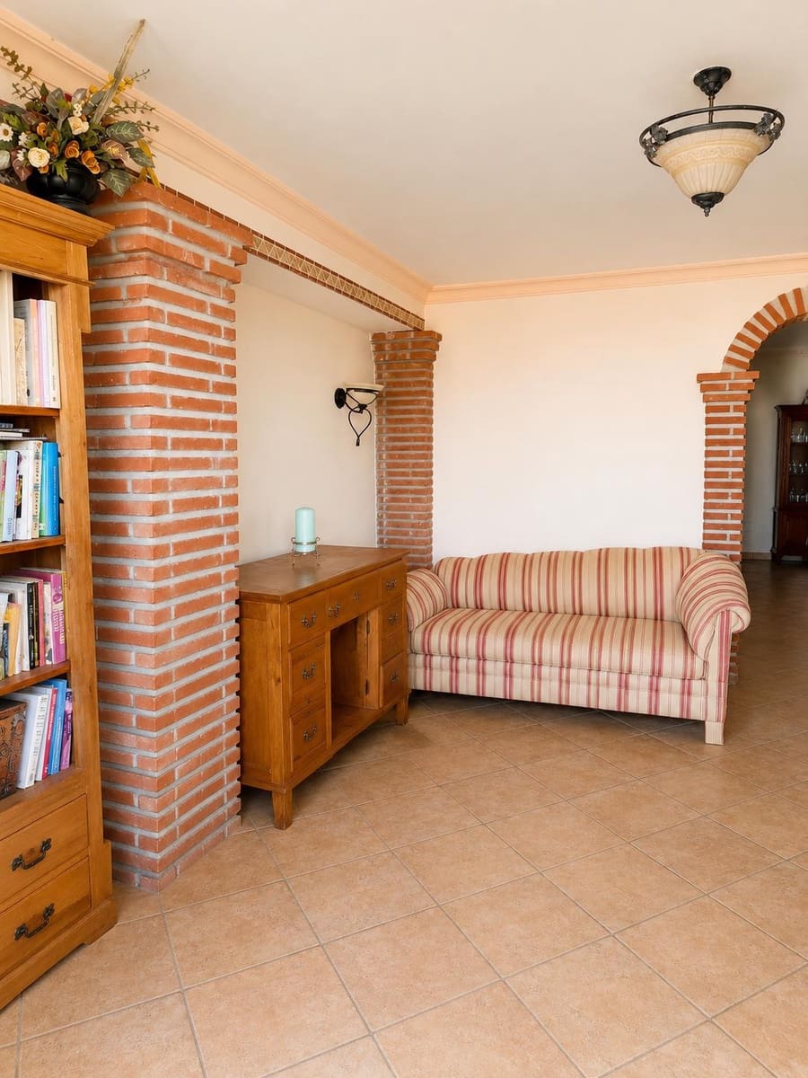 6 quarto Moradia para venda em Marbella com garagem - 550 000 € (Ref: 10043552)
