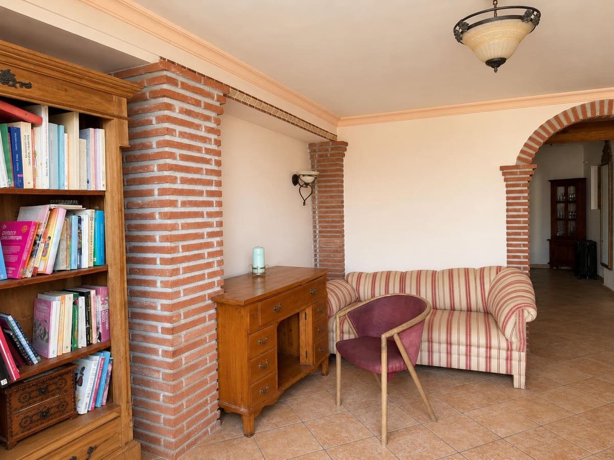 6 quarto Moradia para venda em Marbella com garagem - 550 000 € (Ref: 10043552)