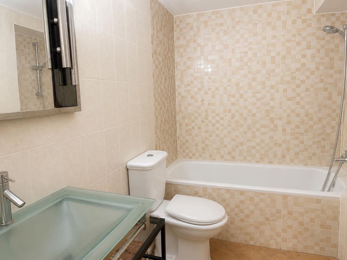 6 quarto Moradia para venda em Marbella com garagem - 550 000 € (Ref: 10043552)