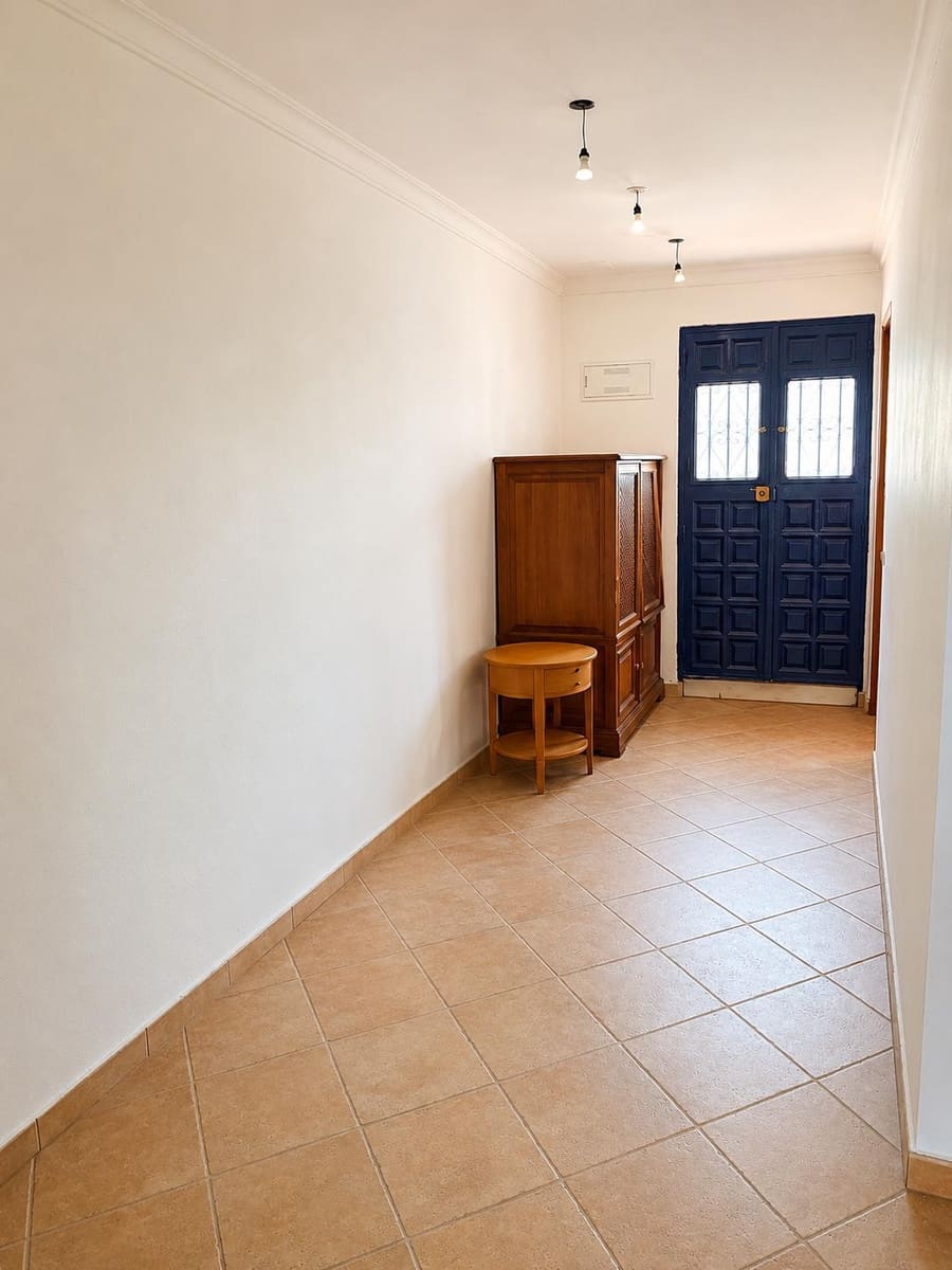 6 quarto Moradia para venda em Marbella com garagem - 550 000 € (Ref: 10043552)