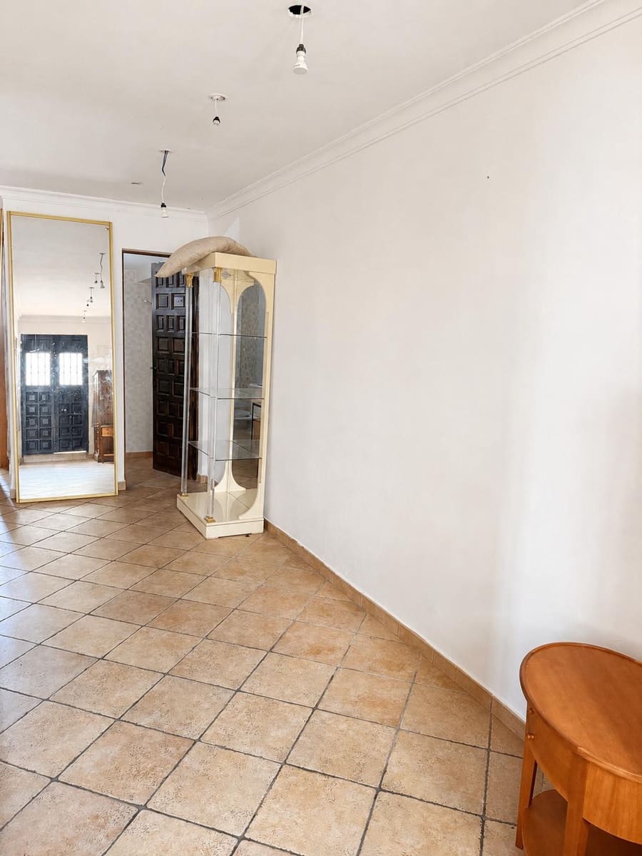 6 quarto Moradia para venda em Marbella com garagem - 550 000 € (Ref: 10043552)