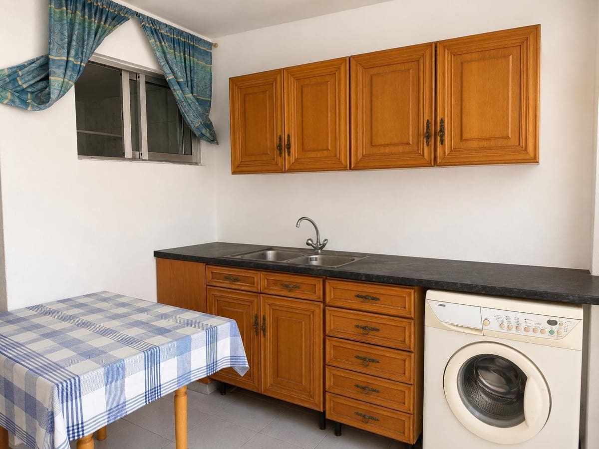 6 quarto Moradia para venda em Marbella com garagem - 550 000 € (Ref: 10043552)