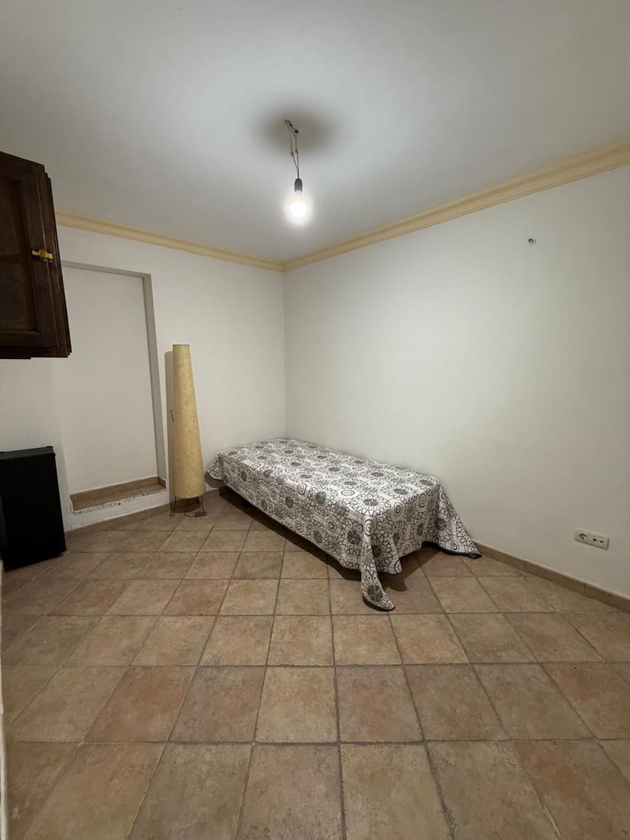 6 quarto Moradia para venda em Marbella com garagem - 550 000 € (Ref: 10043552)