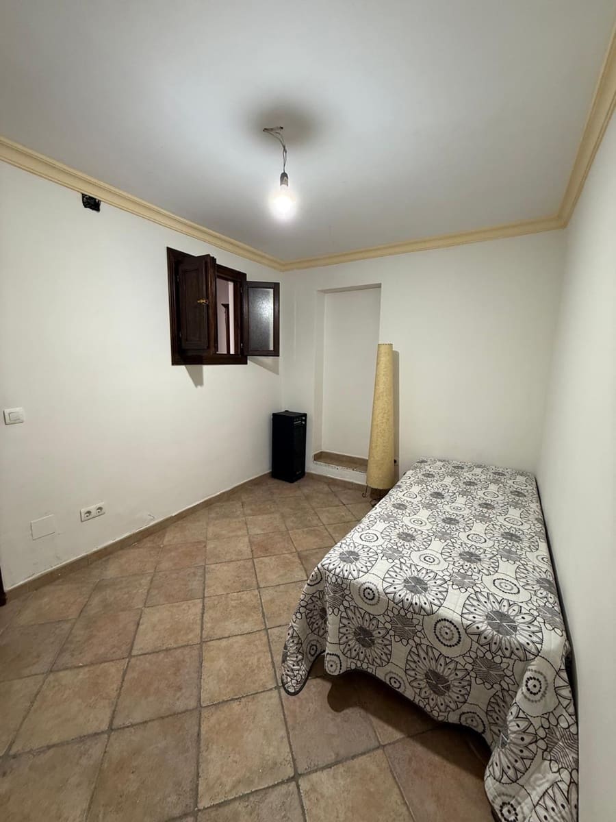 6 quarto Moradia para venda em Marbella com garagem - 550 000 € (Ref: 10043552)