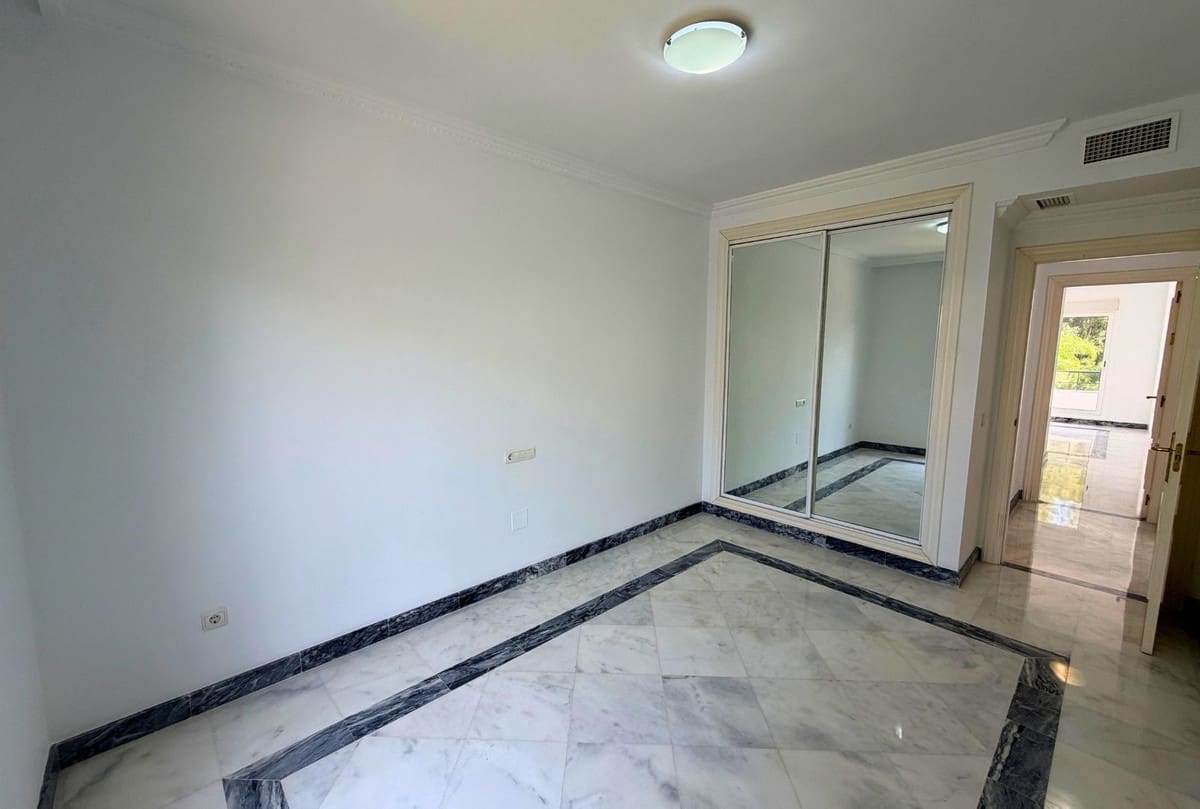 2 Zimmer Wohnung zu verkaufen in Marbella mit Garage - 425.000 € (Ref: 10043553)