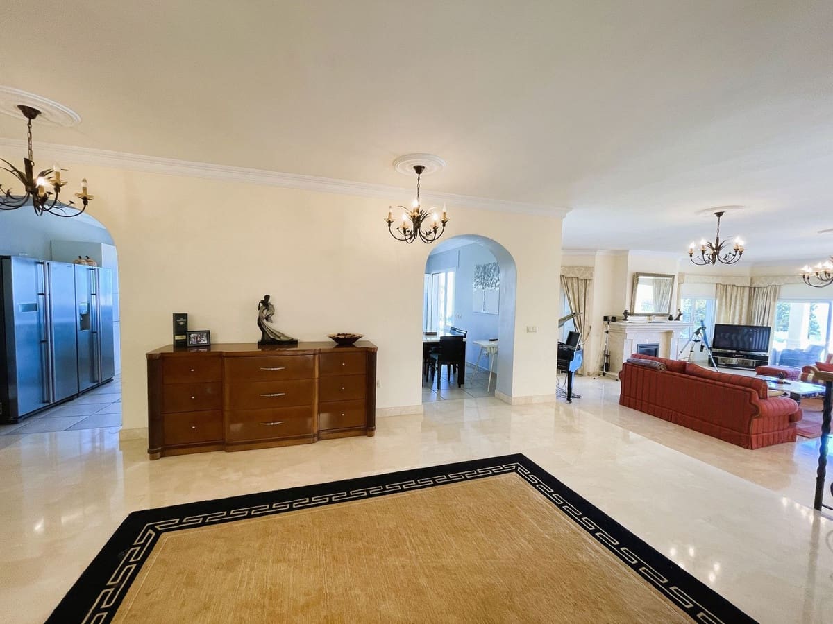 6 bedroom Villa for sale in Riviera del Sol with pool - € 2,995,000 (Ref: 10140123)