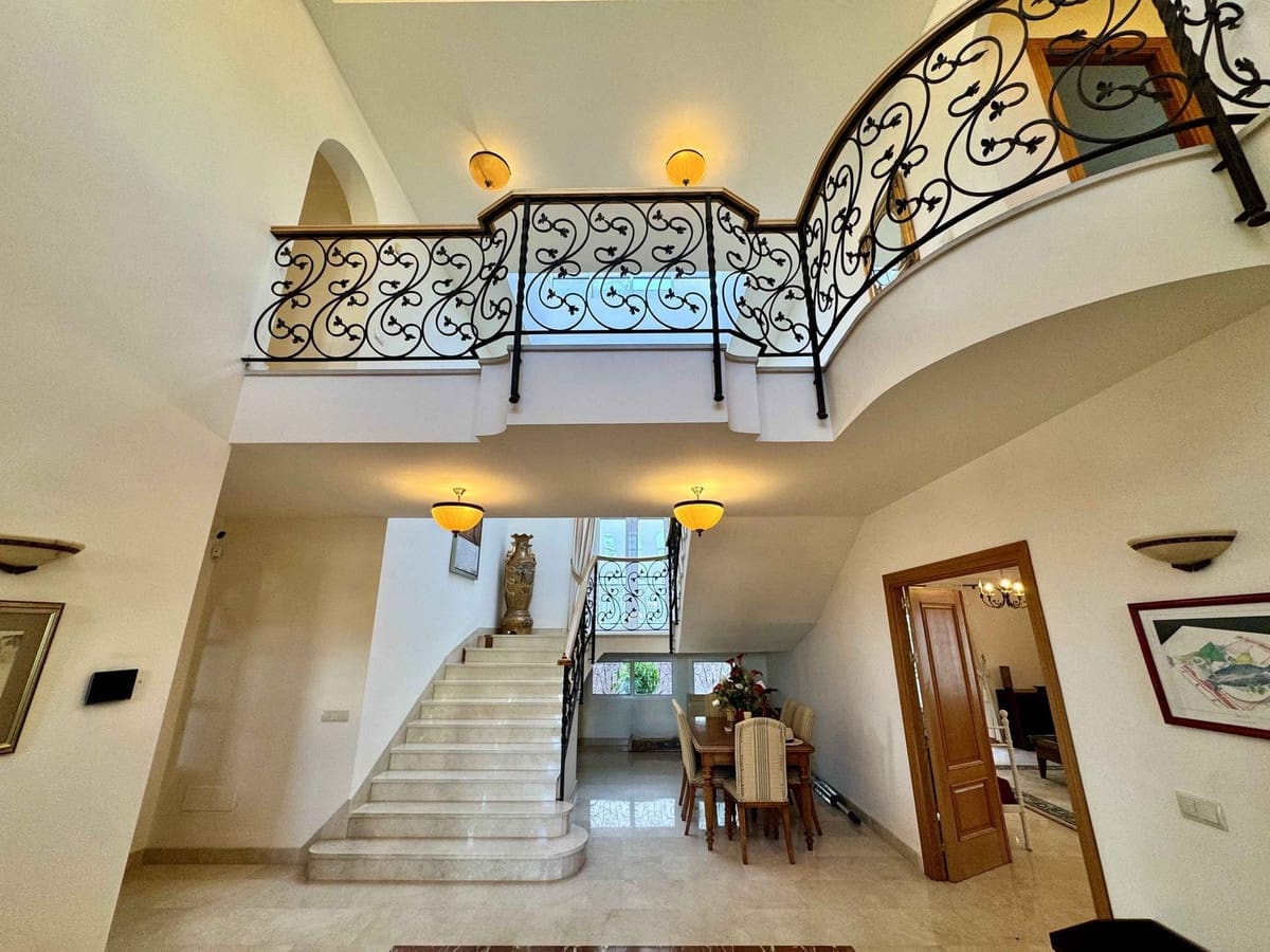 6 bedroom Villa for sale in Riviera del Sol with pool - € 2,995,000 (Ref: 10140123)