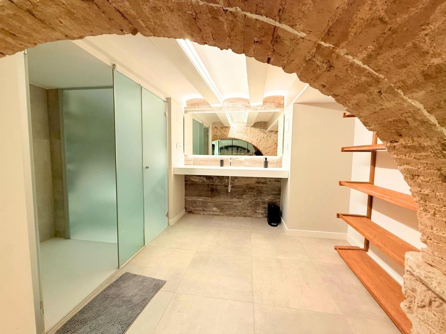 2 slaapkamer Flat te koop in Barcelona stad - € 330.000 (Ref: 10141375)