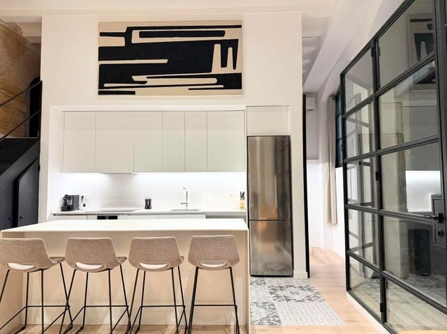 2 slaapkamer Flat te koop in El Barri Gòtic, Barcelona stad - € 330.000 (Ref: 10141375)