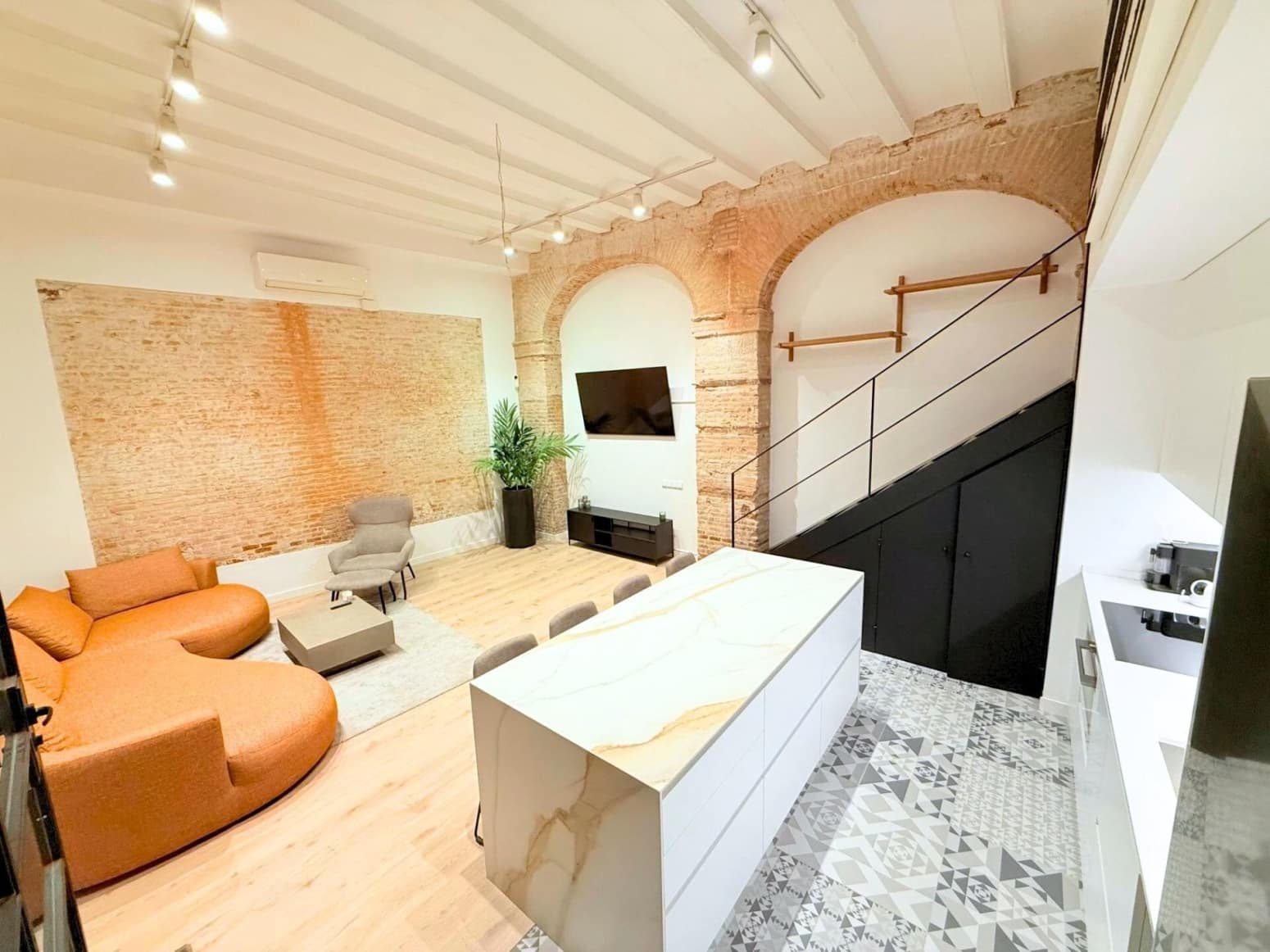 2 slaapkamer Flat te koop in Barcelona stad - € 330.000 (Ref: 10141375)