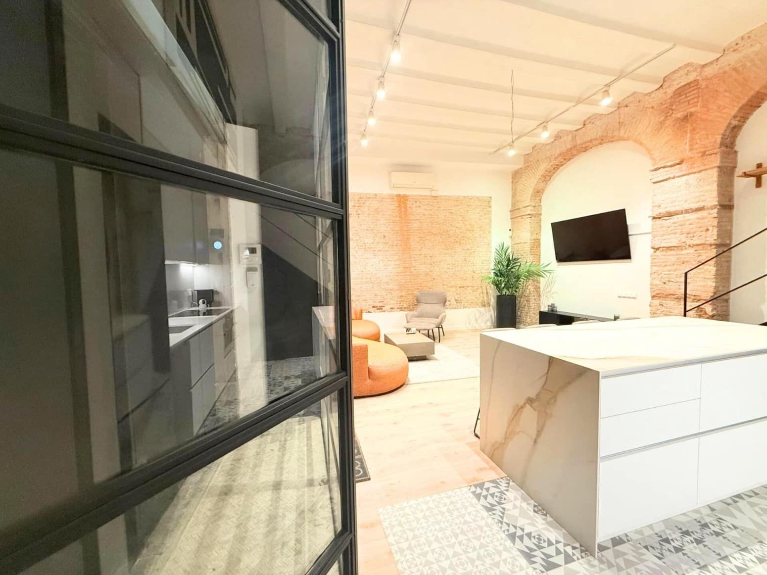 2 slaapkamer Flat te koop in Barcelona stad - € 330.000 (Ref: 10141375)
