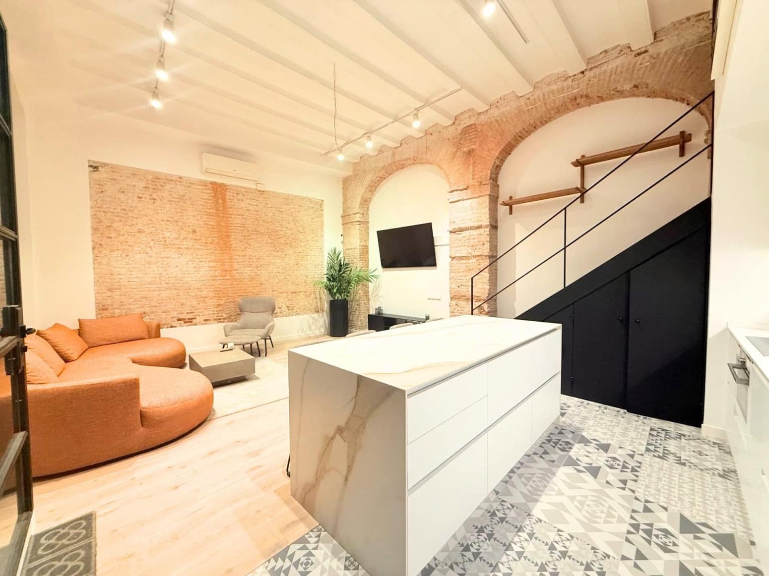 2 slaapkamer Flat te koop in Barcelona stad - € 330.000 (Ref: 10141375)