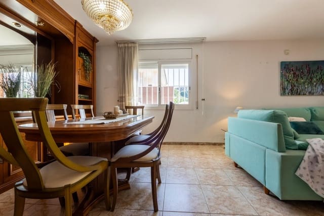 4 soverom Villa til salgs i Tarragona by med svømmebasseng garasje - € 569 000 (Ref: 10145235)