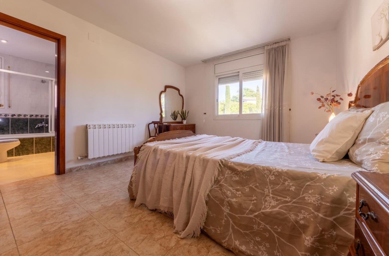 4 soverom Villa til salgs i Tarragona by med svømmebasseng garasje - € 569 000 (Ref: 10145235)