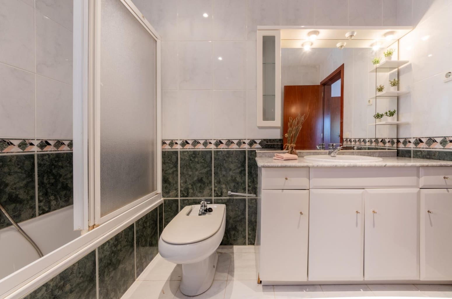 4 soverom Villa til salgs i Tarragona by med svømmebasseng garasje - € 569 000 (Ref: 10145235)