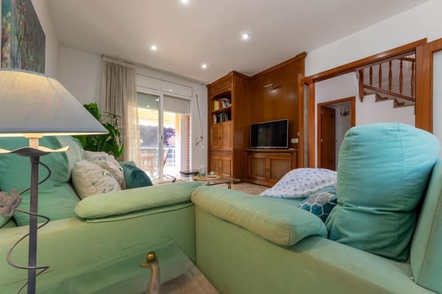 4 soverom Villa til salgs i Tarragona by med svømmebasseng garasje - € 569 000 (Ref: 10145235)