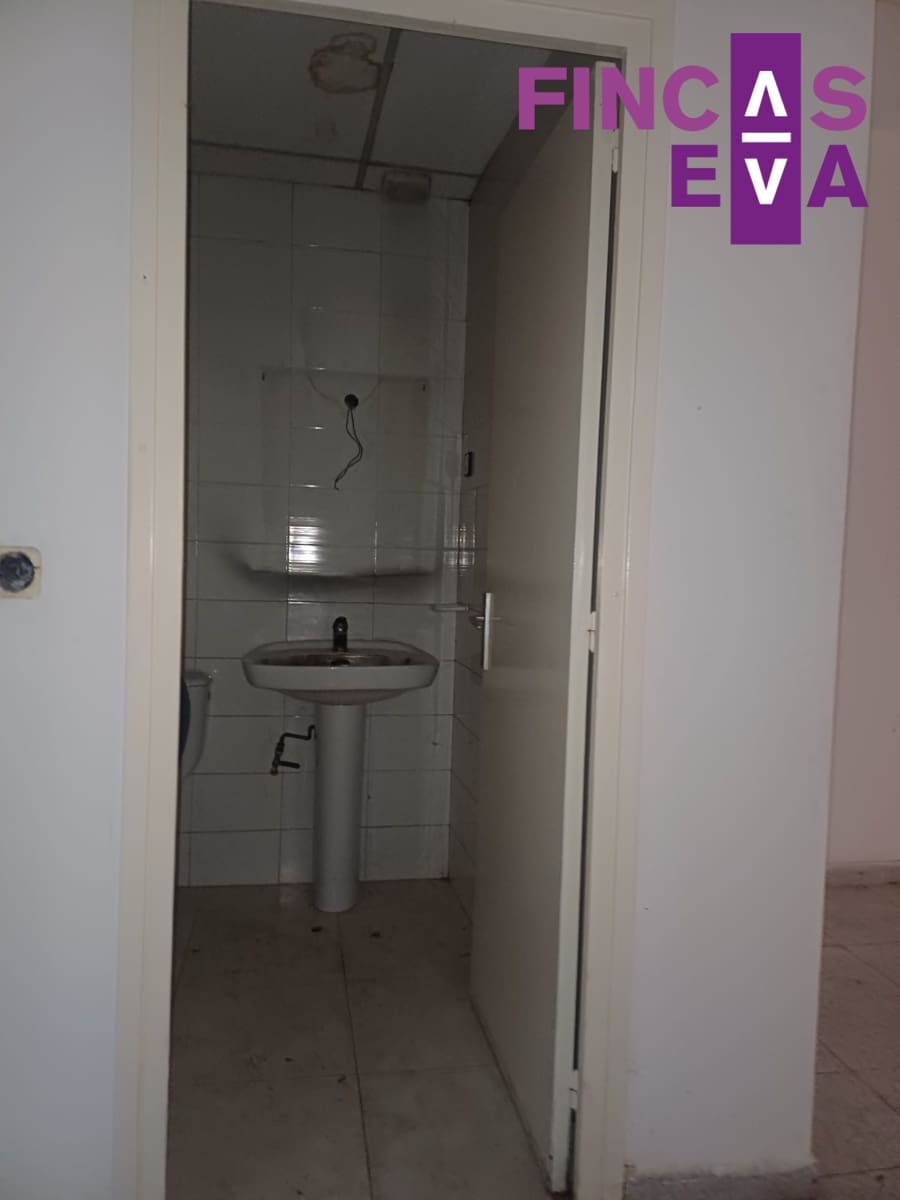 Kommersiell til salgs i Barcelona by - € 94 000 (Ref: 10163778)