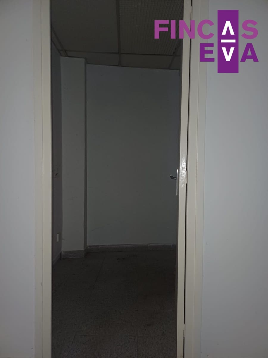 Kommersiell til salgs i Barcelona by - € 94 000 (Ref: 10163778)