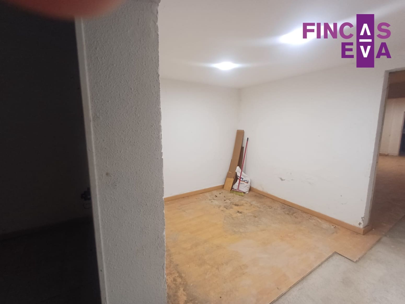 Kommersiell til salgs i Barcelona by - € 94 000 (Ref: 10163778)