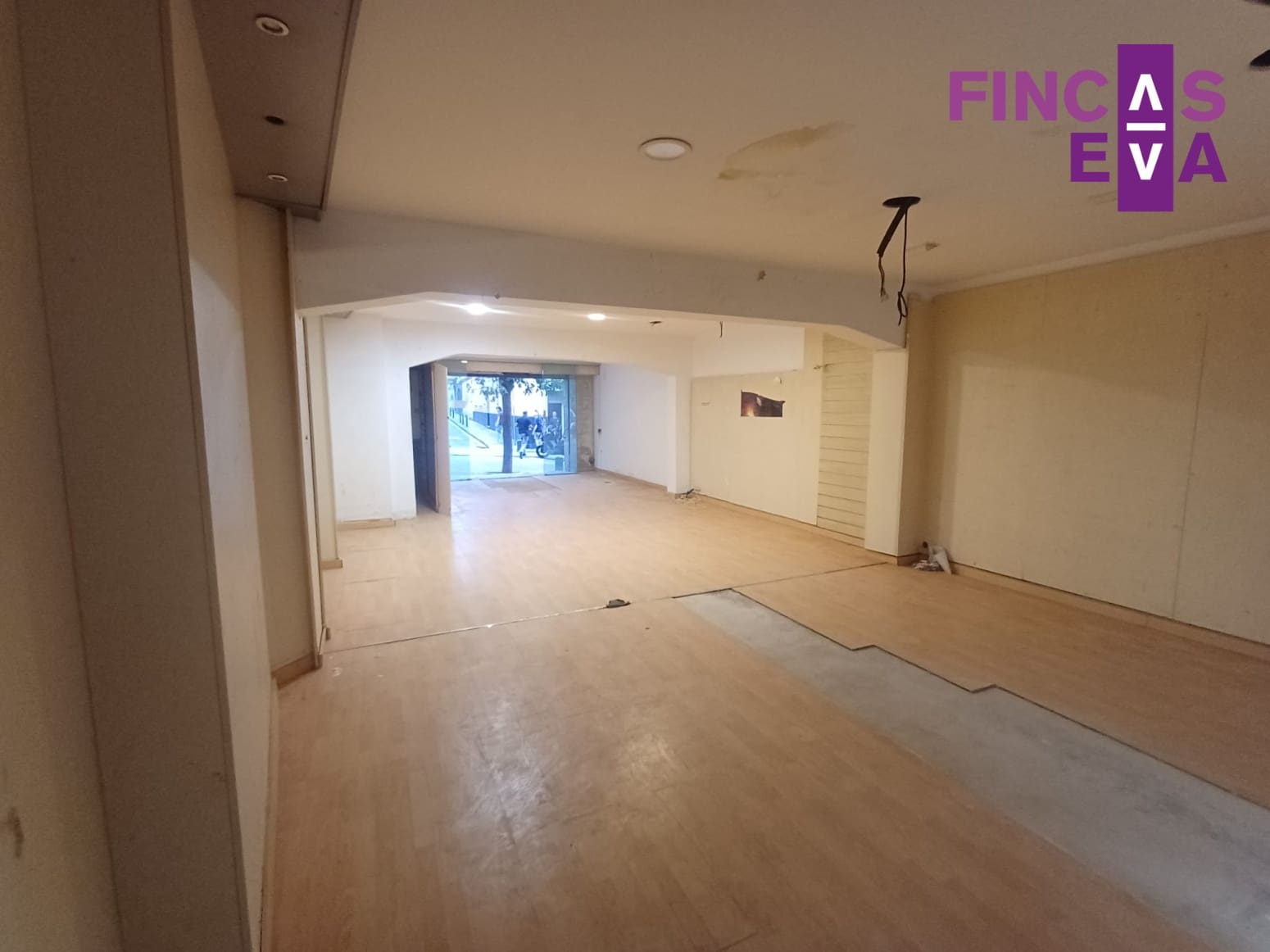 Kommersiell til salgs i Barcelona by - € 84 000 (Ref: 10163779)