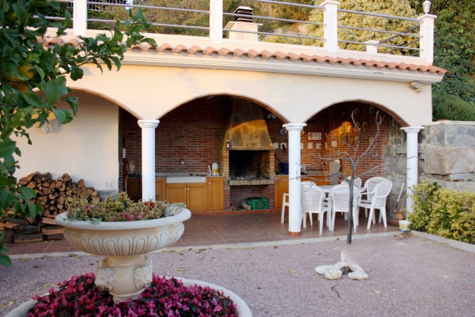 5 bedroom Villa for sale in Premia de Dalt - € 1,500,000 (Ref: 7496680)