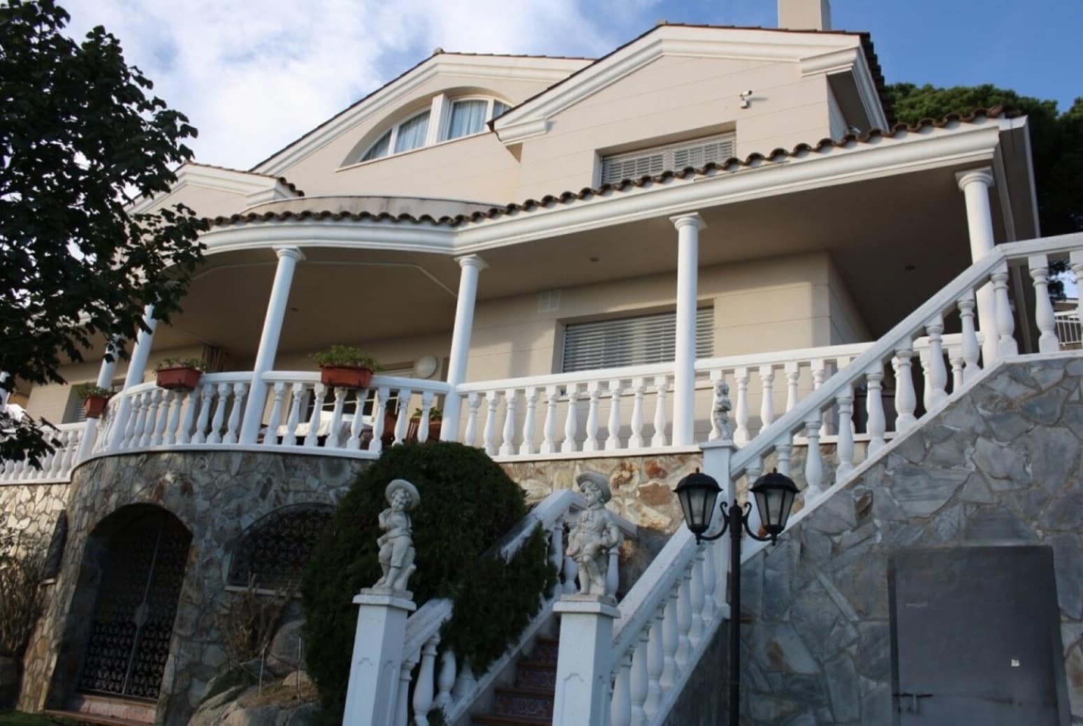 5 bedroom Villa for sale in Premia de Dalt - € 1,500,000 (Ref: 7496680)