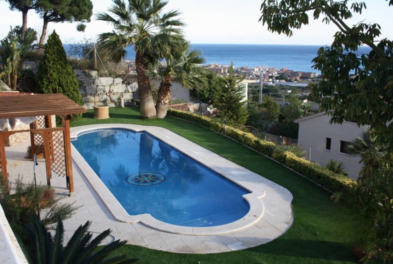 5 bedroom Villa for sale in Premia de Dalt - € 1,500,000 (Ref: 7496680)