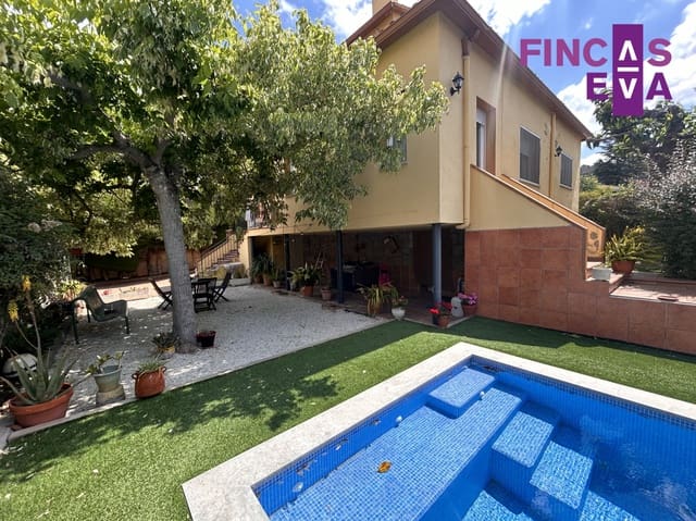 4 bedroom Villa for sale in Barcelona city with pool garage - € 540,000 (Ref: 8337335)