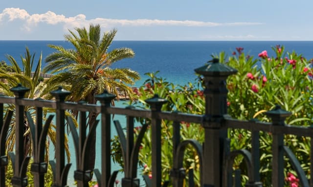 Villa for sale in Tarragona city - € 900,000 (Ref: 8383937)